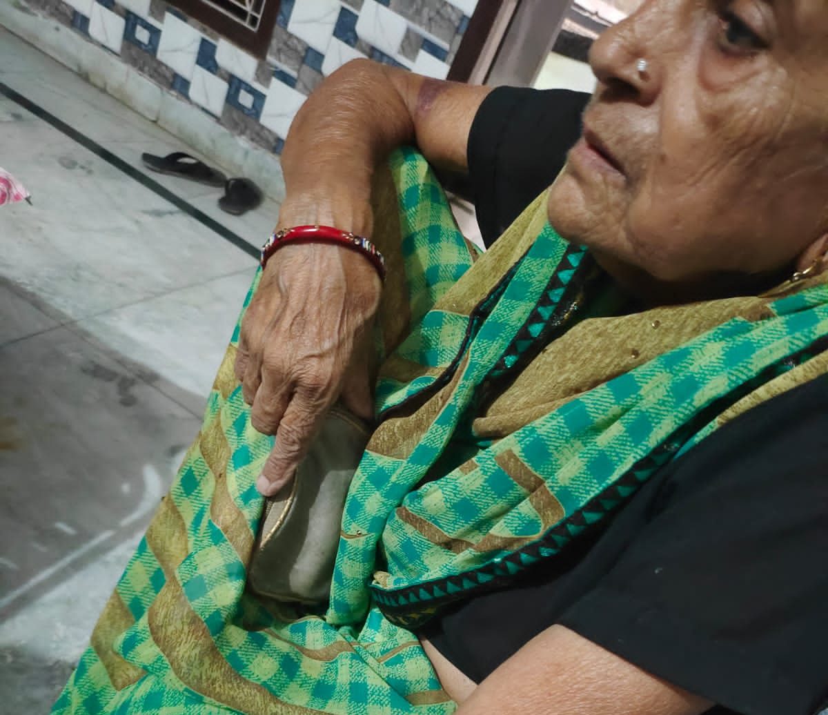 Greater Noida News : कलियुगी बेटे की शर्मनाक करतूत, संपत्ति के लिए मां को बुरी तरह पीटा