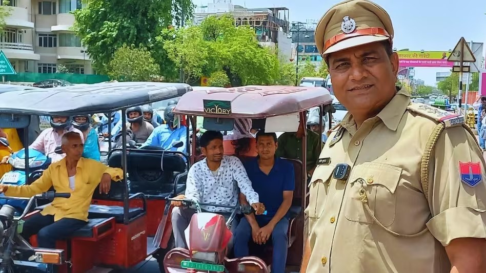 Special Story: Traffic Inspector PK, makes traffic aware with jokes