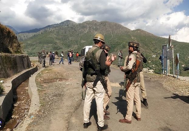 Jammu and Kashmir : राजौरी में तलाशी अभियान जारी, फिलहाल आतंकियों से मुठभेड़ नहीं