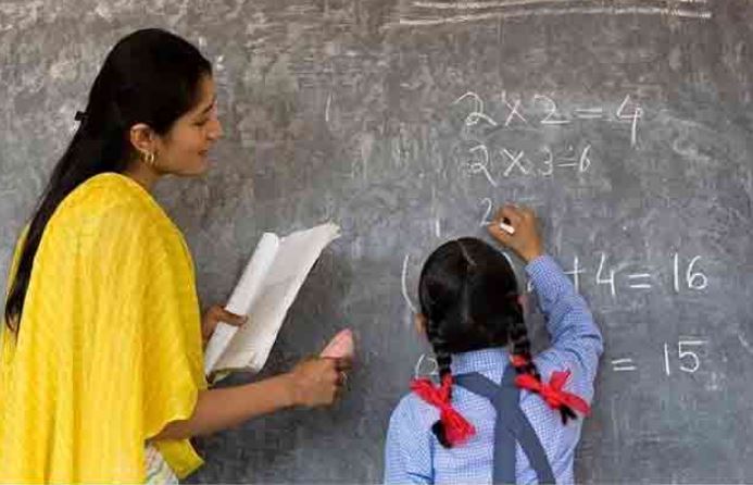 Job Alert : महाराष्ट्र में 30 हजार शिक्षकों की भर्ती करेगी सरकार : मंत्री