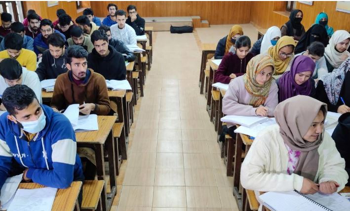 NEET Exam :  जम्मू-कश्मीर और लद्दाख में ‘सुपर 50’ कार्यक्रम के 157 छात्रों में 128 एनईईटी में सफल