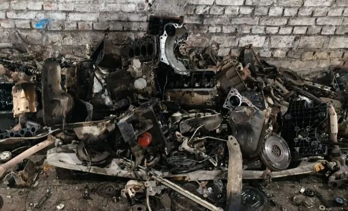 Noida News : बारात घर में लावारिस बाइक को काटने का धंधा