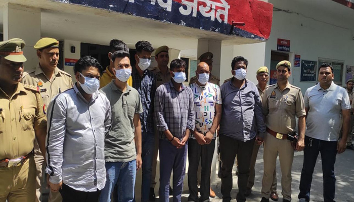 Noida News : फर्जी कंपनी बनाकर सरकार को लगा रहे थे चूना, 8 गिरफ्तार