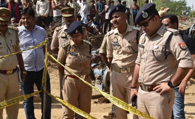 UP News : बांदा में जमीन के विवाद में बेटे-बहू की धारदार हथियार से हत्या