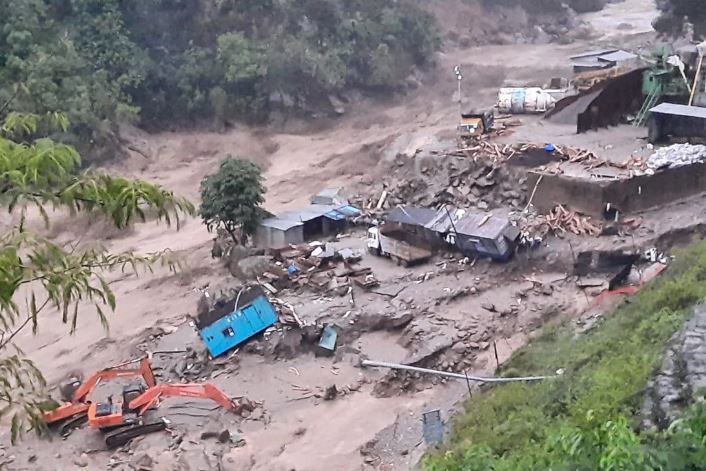 Sikkim flood update: सिक्किम में बाढ़ से मरने वालों की संख्या हुई 25, 143 लोग अब भी लापता