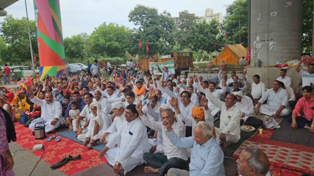 Greater Noida Farmer Protest: Farmers will lock both the gates of Authority