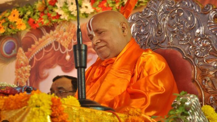 बाबा बागेश्वर धाम वाले धीरेंद्र कृष्ण शास्त्री के गुरू ने कह दी बड़ी बात, खुद को बताया सेवक Swami Rambhadracharya