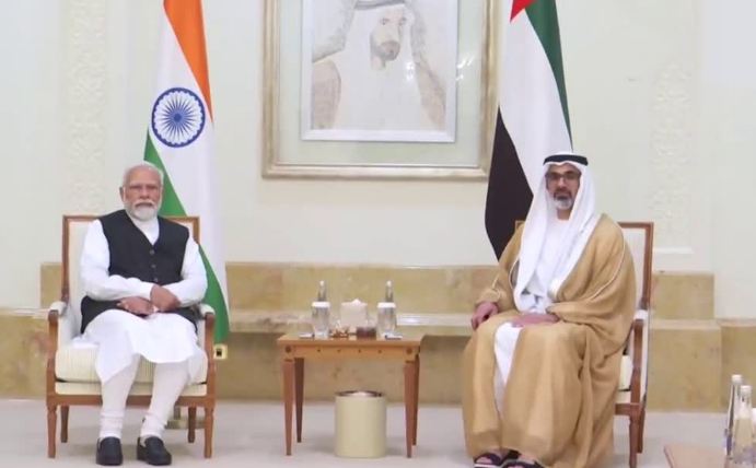 PM Modi एक दिवसीय यात्रा पर संयुक्त अरब अमीरात पहुंचे