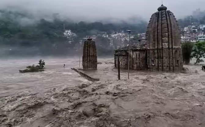 Rain in Uttarakhand : पुलिस ने दी पहाड़ों की यात्रा से बचने की सलाह