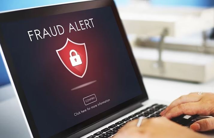 Cyber Fraud Alert: नोएडा में चारों ओर फैला साइबर ठगों का जाल, 24 घंटे में करोड़ों रुपये की ठगी