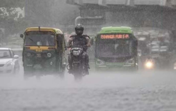 New Delhi News : दो दिन की बारिश से लुढ़का दिल्ली का तापमान
