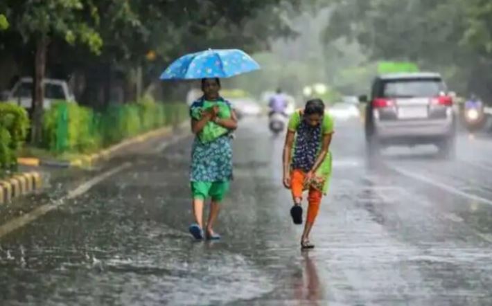 Weather Update : दिल्ली में गरज के साथ हो सकती है हल्की बारिश