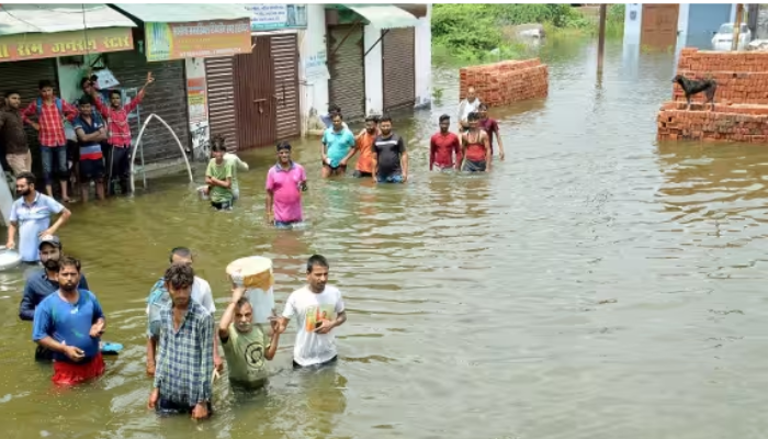 Hindon News: हिंडन नदी में आई बाढ़ ने ले ली दो युवकों की जान, गाजियाबाद के मोहन नगर एयरफोर्स स्टेशन तक पहुंचा पानी