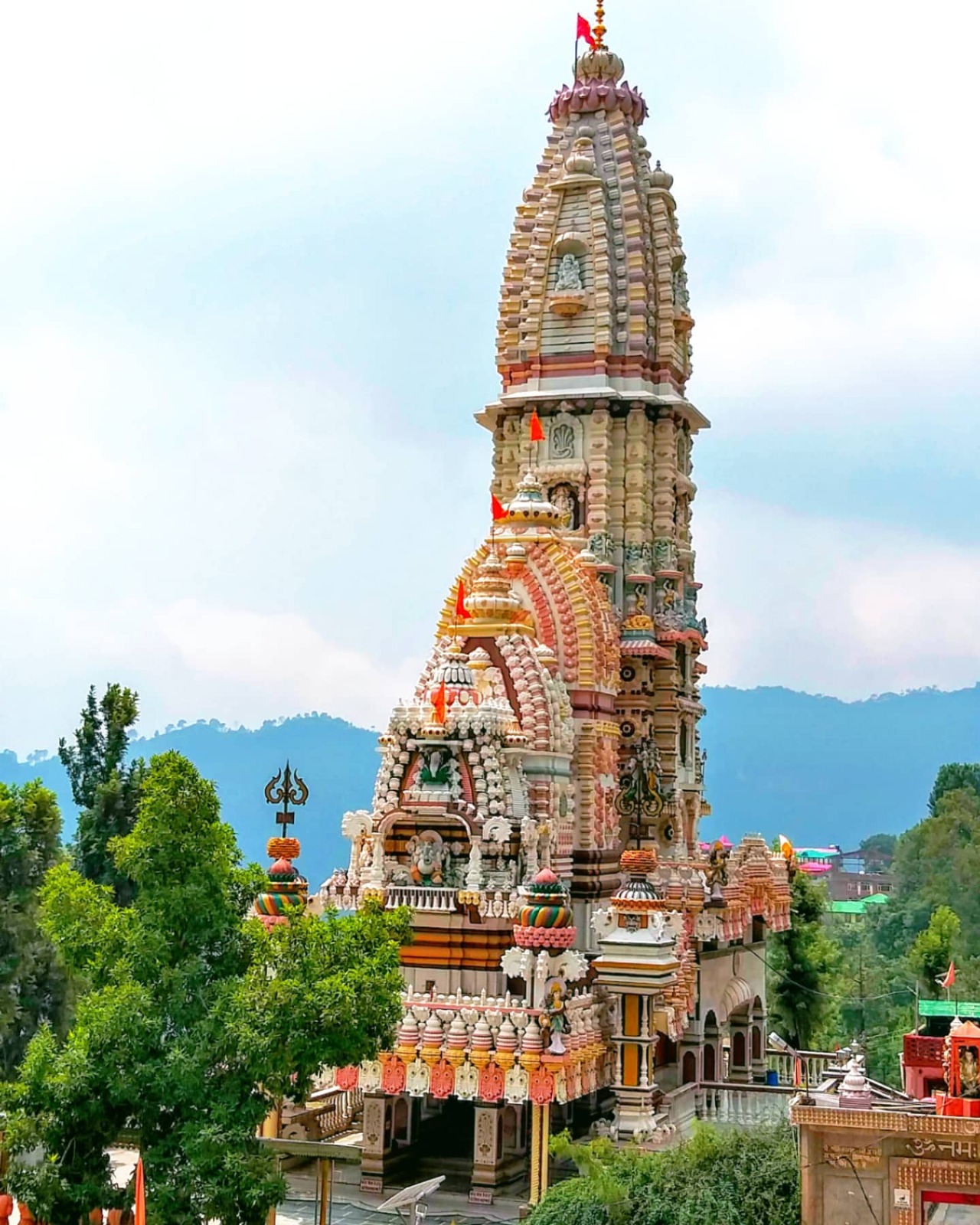 Sawan Somwar 2023 : रहस्यमयी है एशिया का सबसे ऊंचा शिव मंदिर, यहां मौजूद हैं स्वयं शिव