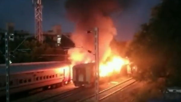 Big News : लखनऊ से रामेश्वरम जा रही ट्रेन में लगी आग, 10 यात्रियों की मौत