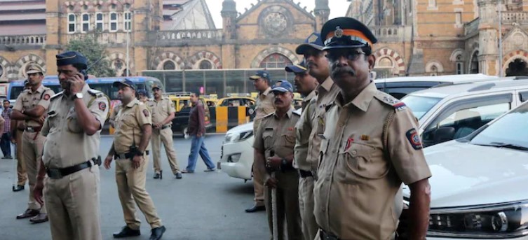 Mumbai News: मुंबई पुलिस को लोकल ट्रेनों में ‘सीरियल बम धमाकों’ की धमकी मिली, आरोपी गिरफ्तार