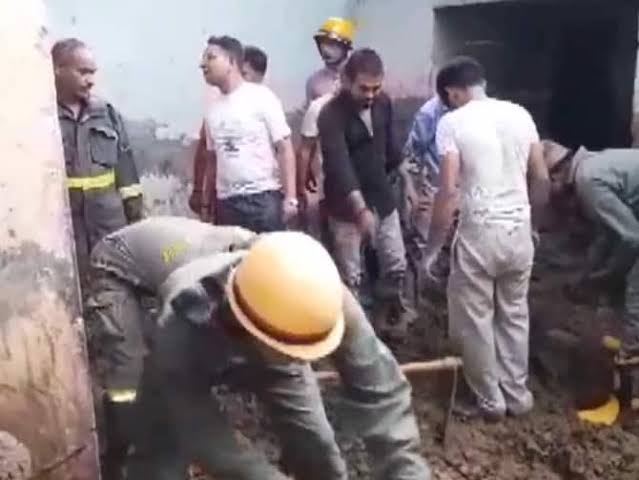 Agra Building Collapse