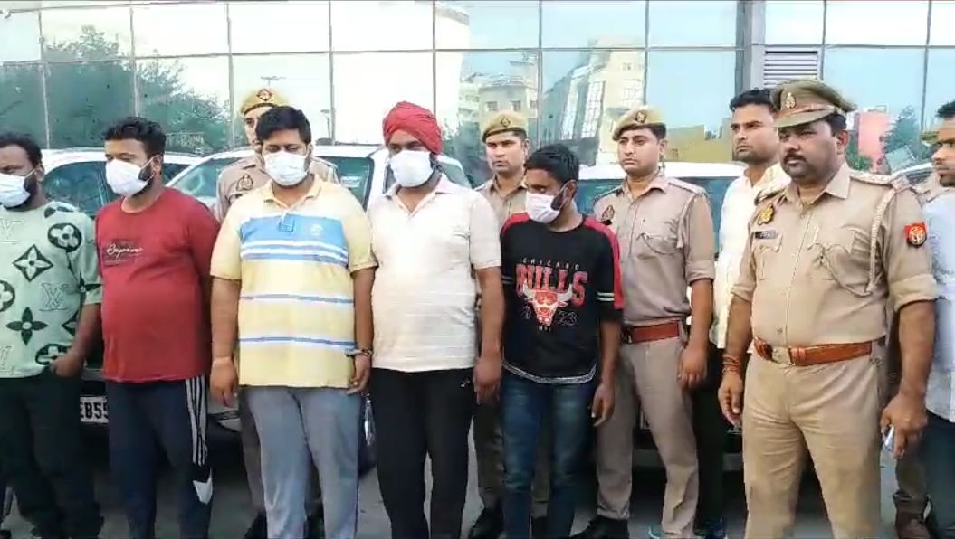 एक झटके में उड़ा ले जाते थे लग्ज़री कार, करोड़ों की कारों के साथ पुलिस ने दबोचा पूरा गिरोह Noida News