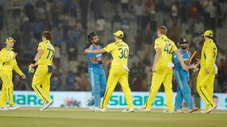 Ind Vs Aus 1st ODI: भारत ने 5 विकेट से जीता मुकाबला, आस्ट्रेलिया को हराकर सीरीज में बनाई बढ़त