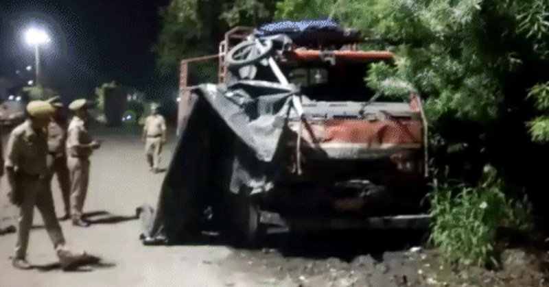 Hapur Accident: उत्तर प्रदेश के हापुड़ में ढाबे की दीवार तोड़ कर घुसी डीसीएम, 4 की मौत, 3 की हालत गंभीर