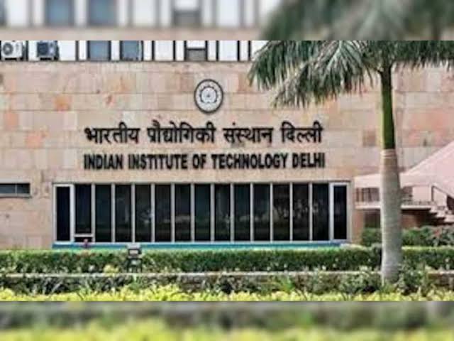 Delhi News: शैक्षणिक तनाव ले रहा जान, IIT दिल्ली के 21 वर्षीय छात्र ने हॉस्टल के कमरे में लगाई फांसी