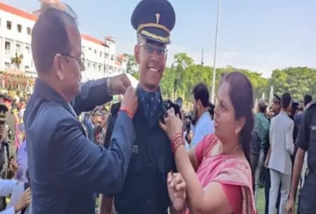 Gorakhpur News : कजाकपुर के युवा ने सेना में लेफ्टिनेंट बन,नाम किया रौशन