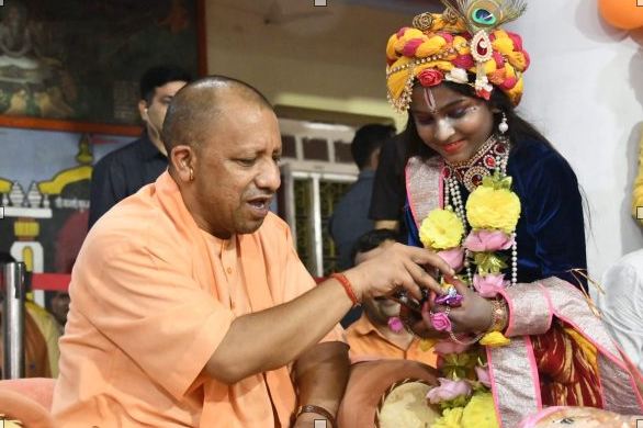 UP News: सीएम योगी का दिखा बाल रूप,गोरखपुर में बच्चों के संग मनाया जन्माष्टमी का त्योहार