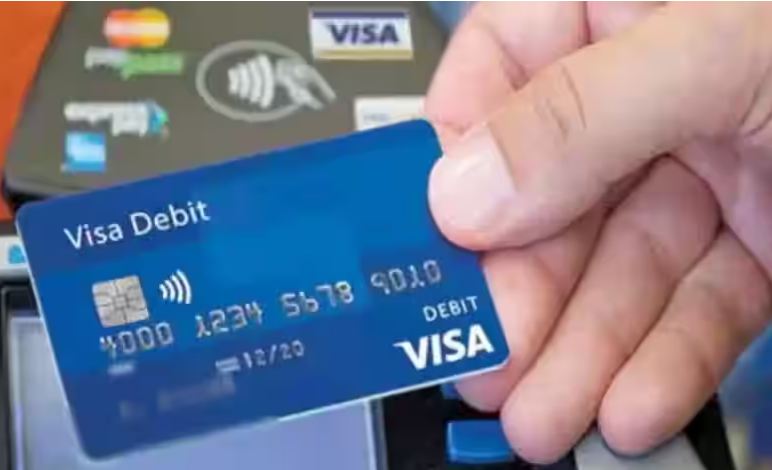 नोएडा में शातिर कारनामा : पहले लूटा ATM कार्ड, फिर निकाली नकदी