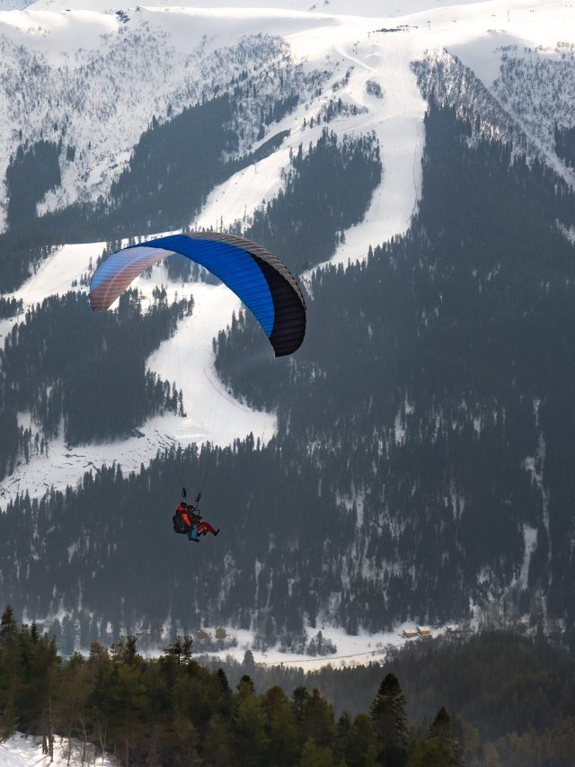 Best Paragliding Sites: क्या आप उड़ने के शौकीन हैं? जाएं इन जगहों पर।
