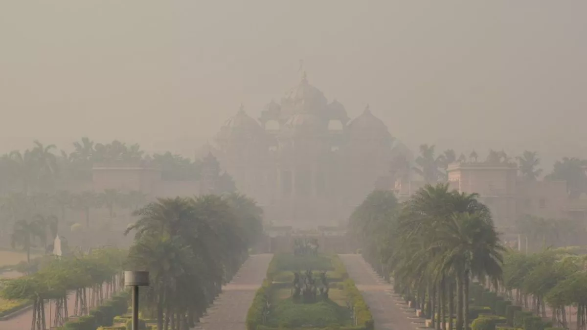 प्रदूषण का असर: दिल्ली में कई प्रतिबंध लगे, लॉक डाउन की ओर बढ़ा दिल्ली