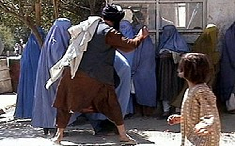 तालिबानियों के आतंक से महिलाएं दुर्दशा झेलने को मजबूर