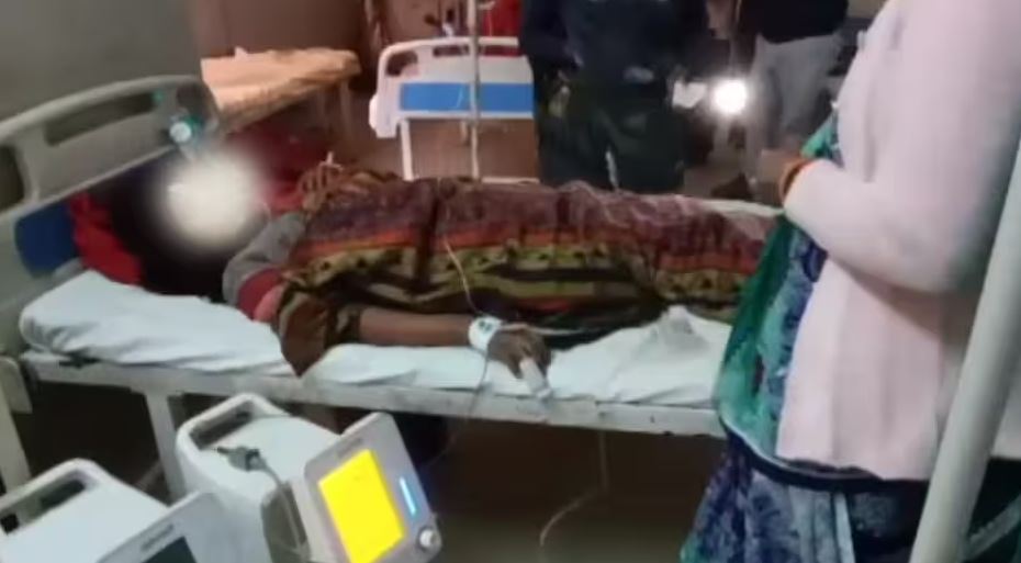 दबंग पड़ोसी की छेड़छाड़ से परेशान महिला ने जहर खाकर किया आत्महत्या का प्रयास
