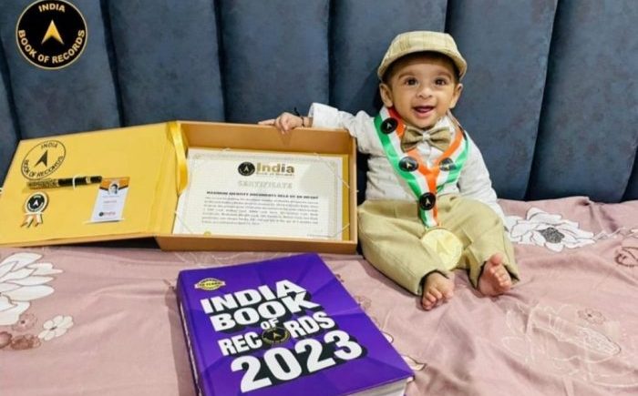 ग्रेटर नोएडा वेस्ट का 10 माह का बेबी रिवांश 6 वर्ल्ड रिकॉर्ड बनाकर बना एशिया बुक ऑफ़ रिकार्ड्स का ग्रैंड मास्टर