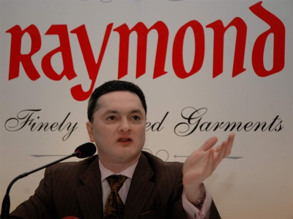 पिछले 1 महीने में 14% से ज्यादा लुढ़क गए Raymond के Share; निवेशकों में बेचैनी