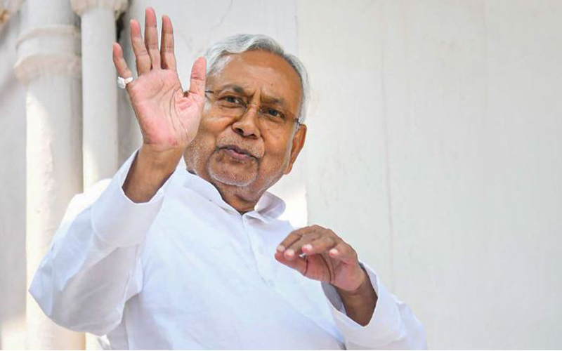 Bihar News : नीतीश कुमार ने 128 विधायकों के समर्थन का पत्र राज्यपाल को सौंपा