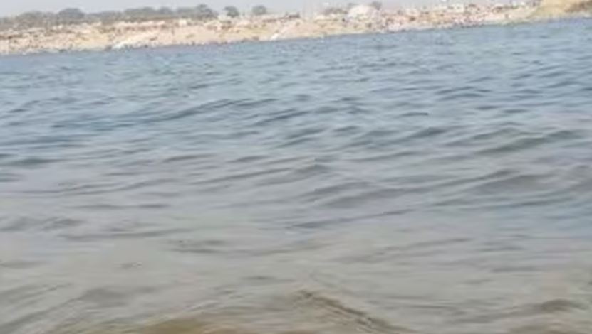 पति के साथ जा रही महिला अचानक यमुना नदी में कूदी, मौत
