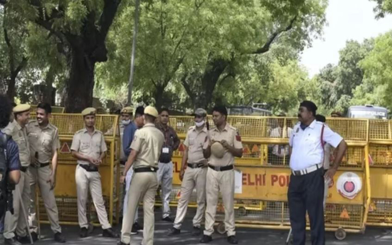 अलर्ट मोड पर दिल्ली पुलिस, माहौल को लेकर उपद्रवियों पर नजर रखने के निर्देश