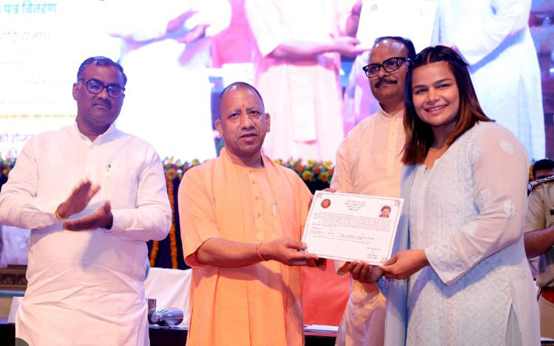 मुख्यमंत्री योगी आदित्यनाथ ने जाट समाज की बेटी को दिया बड़ा गिफ्ट, दिव्या काकरान को बनाया नायब तहसीलदार
