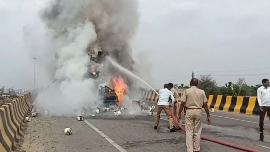 राजस्थान में बड़ा सड़क हादसा, धमाके के बाद जिंदा जले 7 लोग