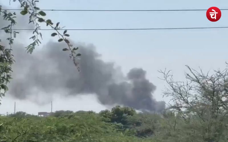 डीएनडी के पास यमुना क्षेत्र में लगी आग, दूर से दिख रहा धुआं