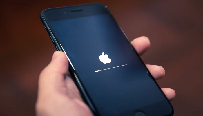 iPhone यूजर्स पर मंडरा रहा है ये खतरा, चोरी हो सकता है डेटा