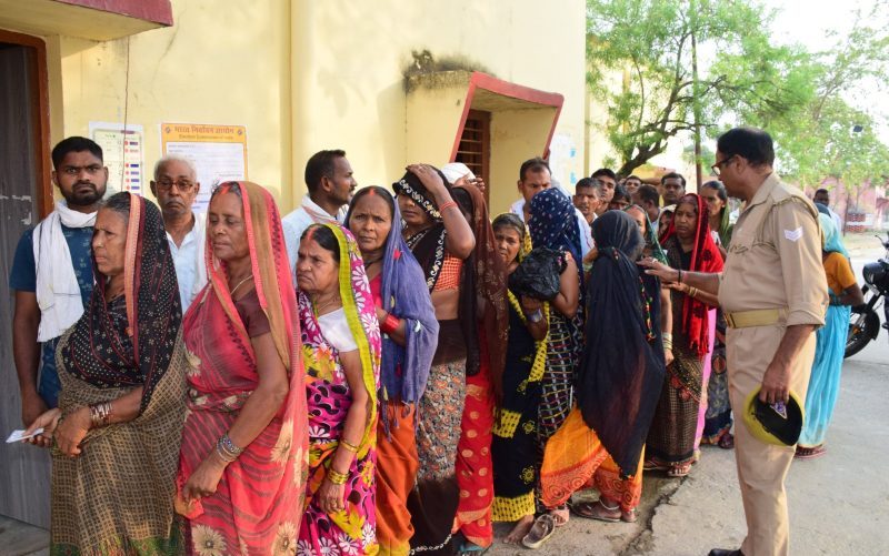 मोदी योगी के गढ़ में निर्णायक लड़ाई, यूपी में 11 बजे तक 28.02 फीसदी वोटिंग
