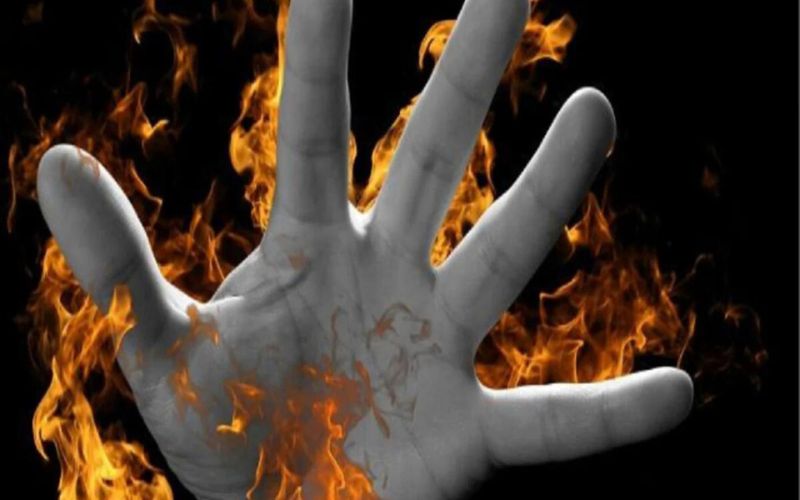 ग्रेटर नोएडा में दबंगों की दबंगई, शख्स को किया जिंदा जलाने का प्रयास