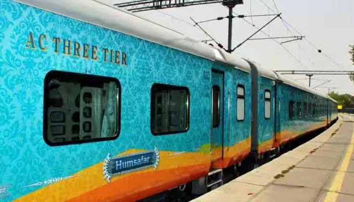 रेलकर्मी ने Humsafar Express में की किशोरी से छेड़छाड़, भीड़ ने कर दी जमकर धुनाई